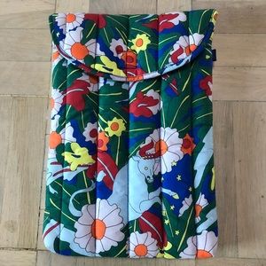 Baggu taurus puffy laptop case